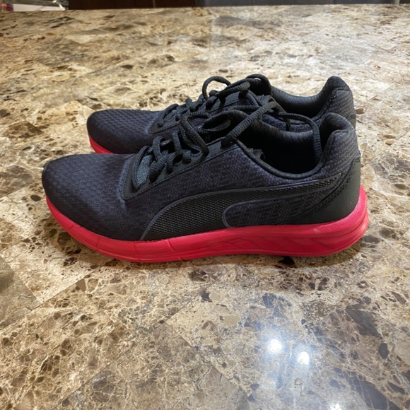 Puma black/pink runners - Picture 2 of 4